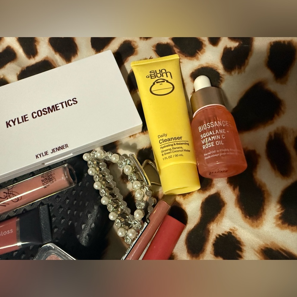 💕Makeup Bundle💕 - Picture 8 of 12
